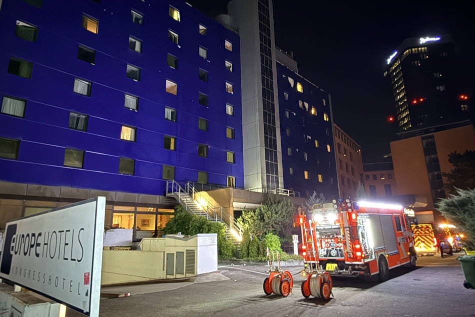 Insgesamt waren rund 80 haupt- und ehrenamtliche Helfer der Feuerwehr vor Ort.