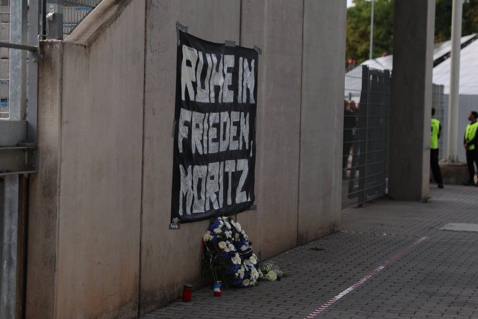 Saarbrücken gedenkt mit einem Kranz an den verstorbenen Hansa-Fan Moritz (†37).