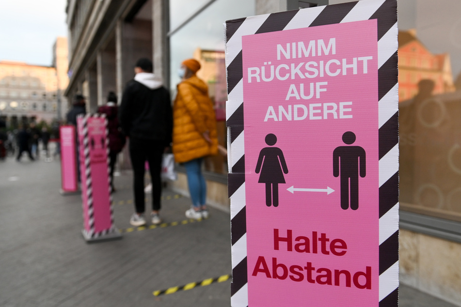 Sachsen-Anhalt entschärft ab Freitag unter anderem seine Regeln für den Einzelhandel. Die 2G-Regel soll dann entfallen, die Maskenpflicht allerdings bleiben.