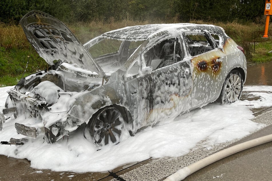 Am Opel entstand durch das Feuer Sachschaden im Wert von rund 6000 Euro.