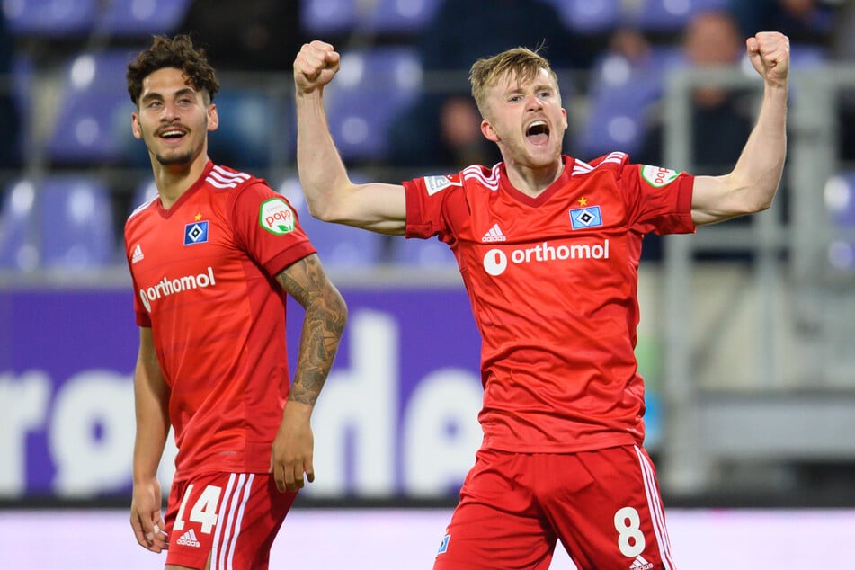 HSV-Neuzugang Tommy Doyle (19, r.) hatte mit einer sehenswerten Aktion entscheidenden Anteil am 1:1-Ausgleichstreffer gegen den FC Erzgebirge Aue.