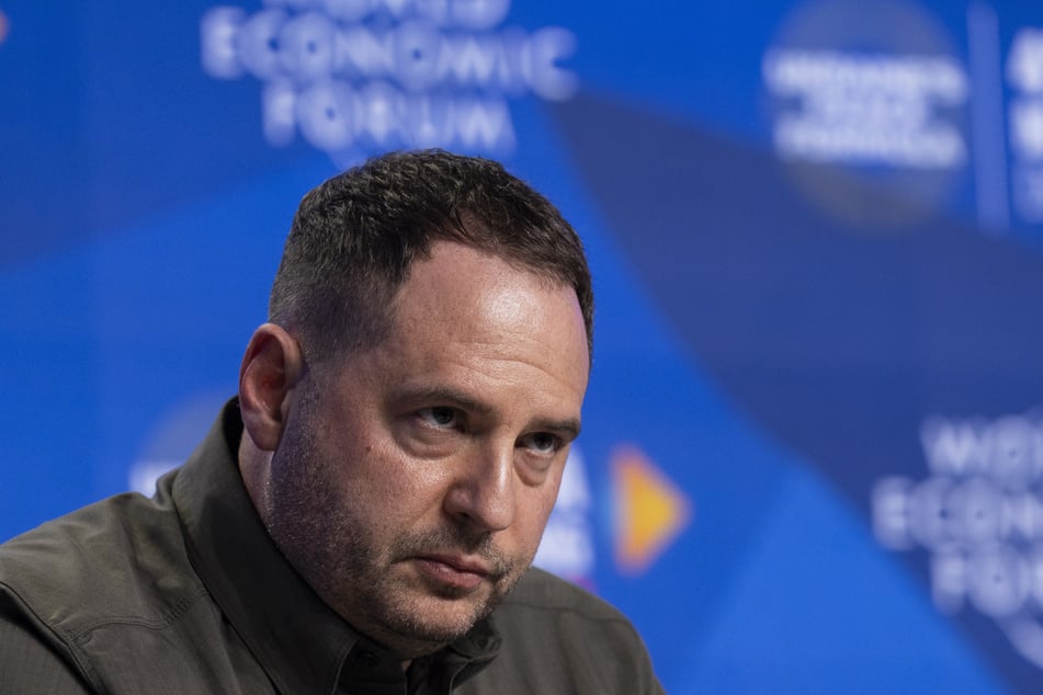 In der Ukraine musste Ex-Präsidialamtschef Jermak tagelang in Untersuchungshaft verbringen. Nun ist der einst mächtigste Mann hinter Präsident Selenskyj gegen Auflagen frei.