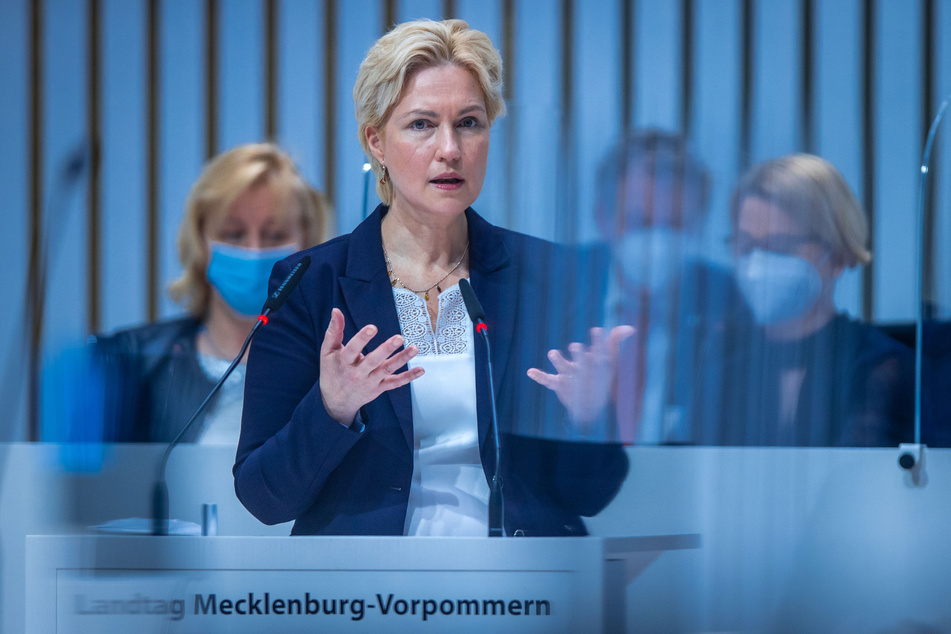 Manuela Schwesig (46, SPD) spricht bei der Sitzung des Landtags von Mecklenburg-Vorpommern. (Archivbild)
