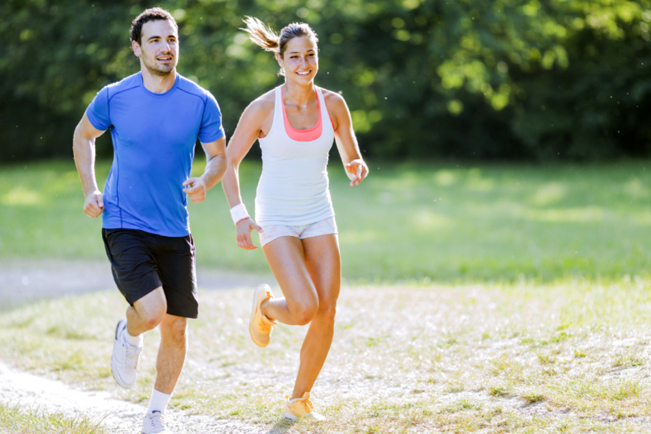 In den kühleren frühen Morgenstunden lässt es sich deutlich angenehmer Sport treiben als in der Mittags- und Nachmittagshitze.