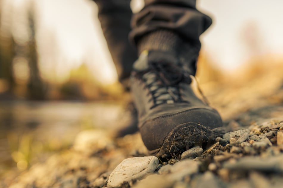 Kind verletzt: Polizei in Thüringen sucht Zeugen, die diesen Wanderer gesehen haben!