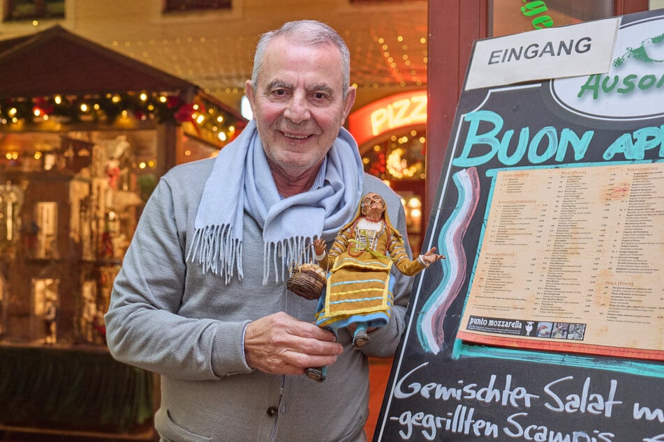 Über viele Jahre hinweg lockte der Wirt vor allem Familien auf die Königstraße, präsentierte etwa im Advent wunderschöne Weihnachtskrippen.