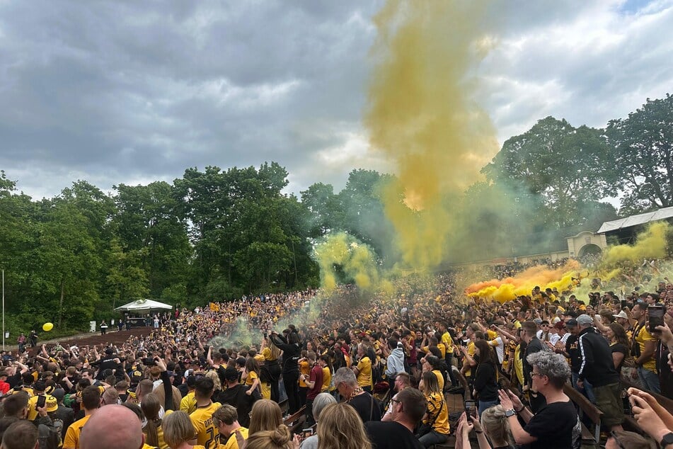Natürlich wurde der Aufstieg auch beim Public Viewing gebührend gefeiert!
