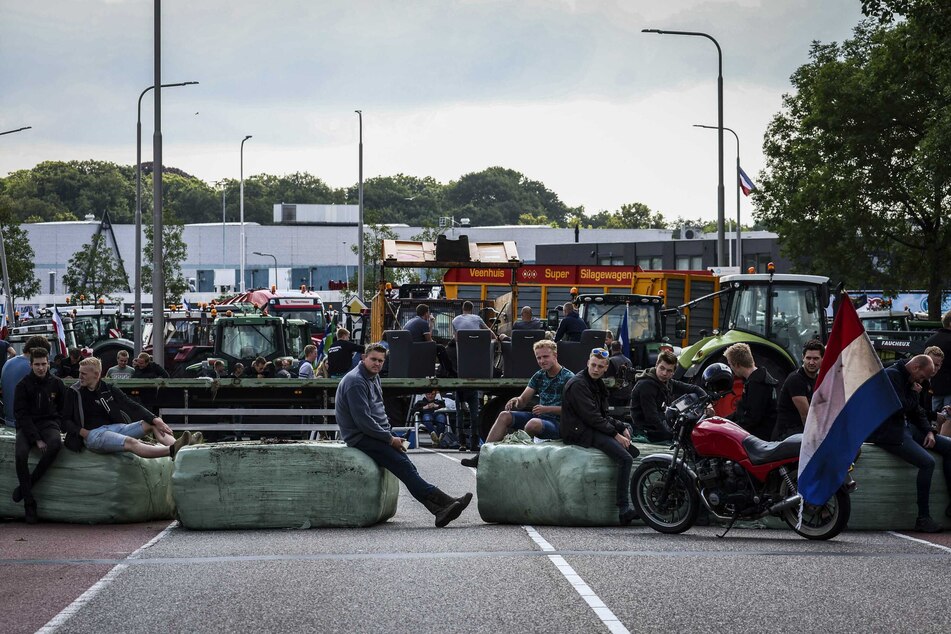 Bauernproteste in den Niederlanden: Kommen jetzt auch Panzer zum Einsatz?