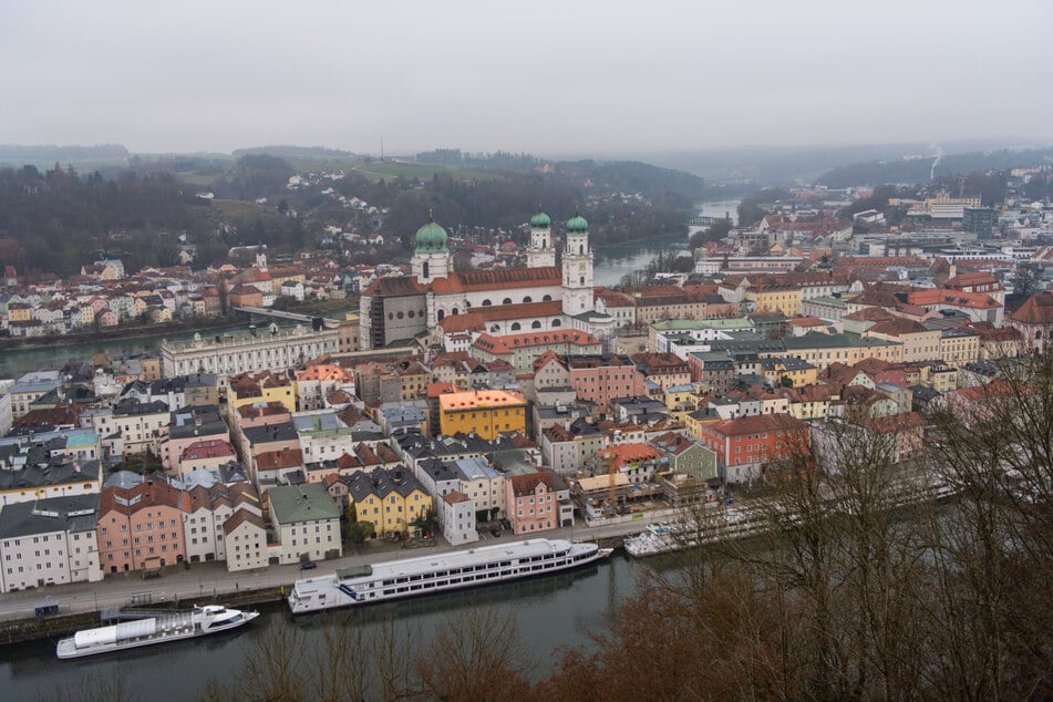 Ein Kreuzfahrtschiff hat Abwasser bei Passau in die Donau geleitet. (Symbolfoto)