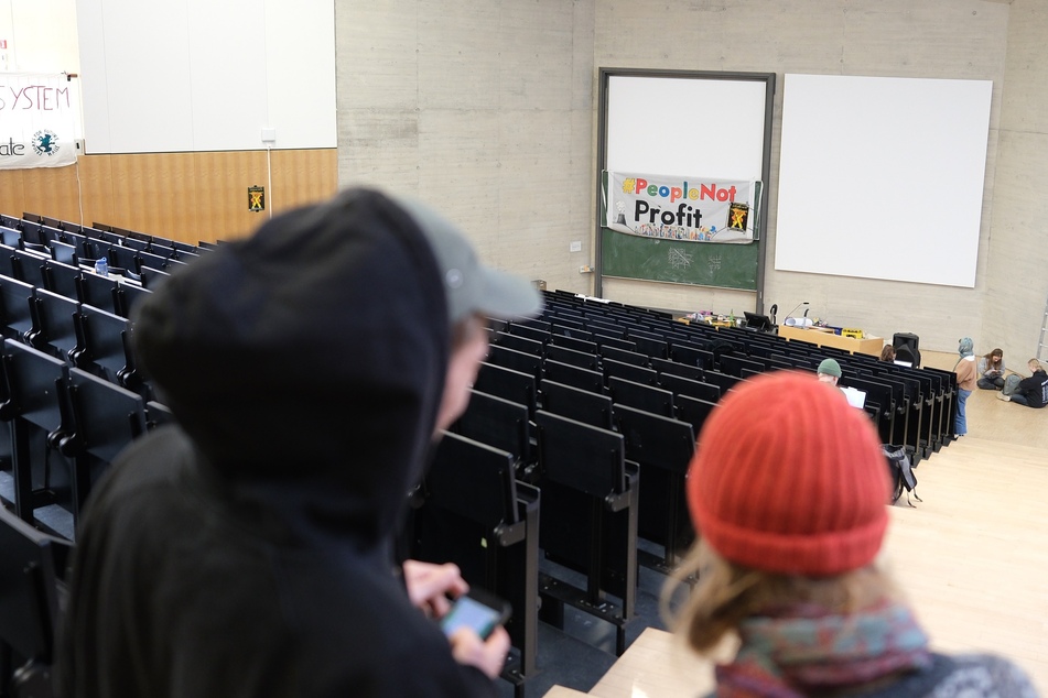 Hörsaal in Halle weiter besetzt: Gewerkschaft zeigt sich solidarisch