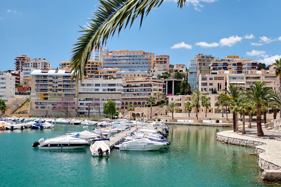 Ein 28-jähriger Mann ist in einem Hotel auf Mallorca in den Tod gestürzt. (Symbolbild)