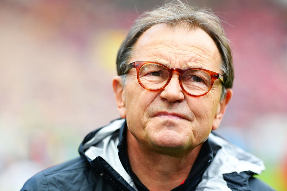 Ewald Lienen (67) ist Markenbotschafter des FC St. Pauli und meldet sich auch politisch gerne zu Wort. (Archivbild)