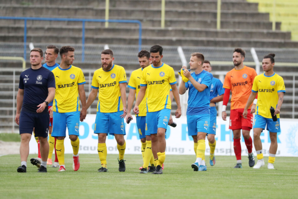 Die Enttäuschung dürfte groß sein bei den Spielern von Lok Leipzig. Schon wieder wurde ein Spiel der Blau-Gelben wegen Coronafällen beim Gegner abgesagt. (Archivbild)