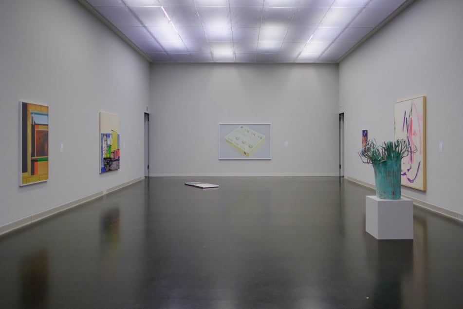 Der Oberlichtsaal im Gunzenhauser während der Ausstellung "WIN/WIN"2025: Auch hier soll die Beleuchtung modernisiert werden.