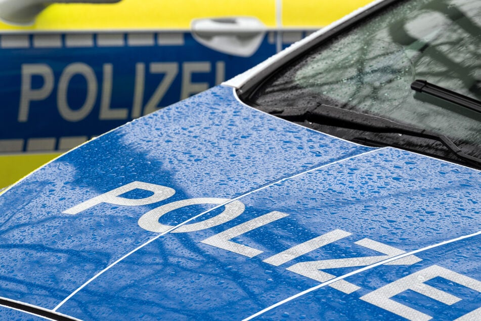 Die Aachener Polizei hat ein Bußgeldverfahren gegen die Fahrerin des pinken Wagens eingeleitet. (Symbolbild)