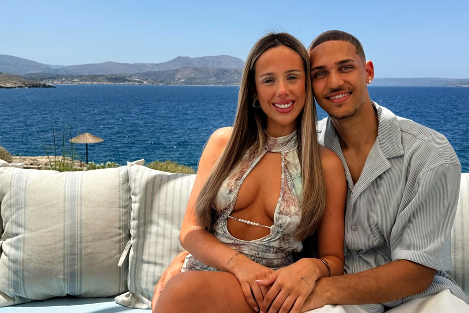 Charleen (21) und Etienne (22) sind seit Sommer 2024 ein Paar.