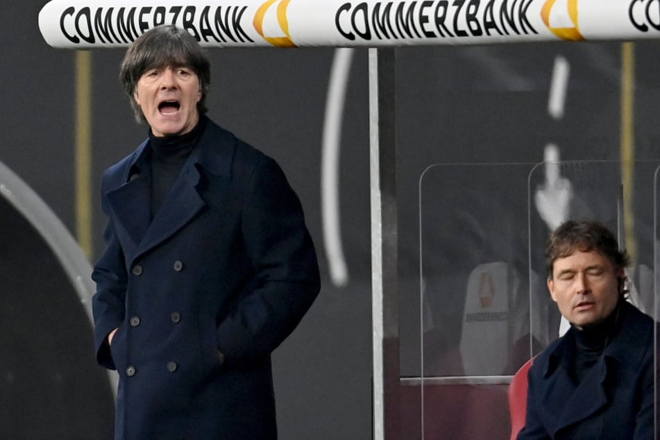 Joachim Löw (60, l.) will mit der deutschen Nationalmannschaft weitere Siege einfahren.