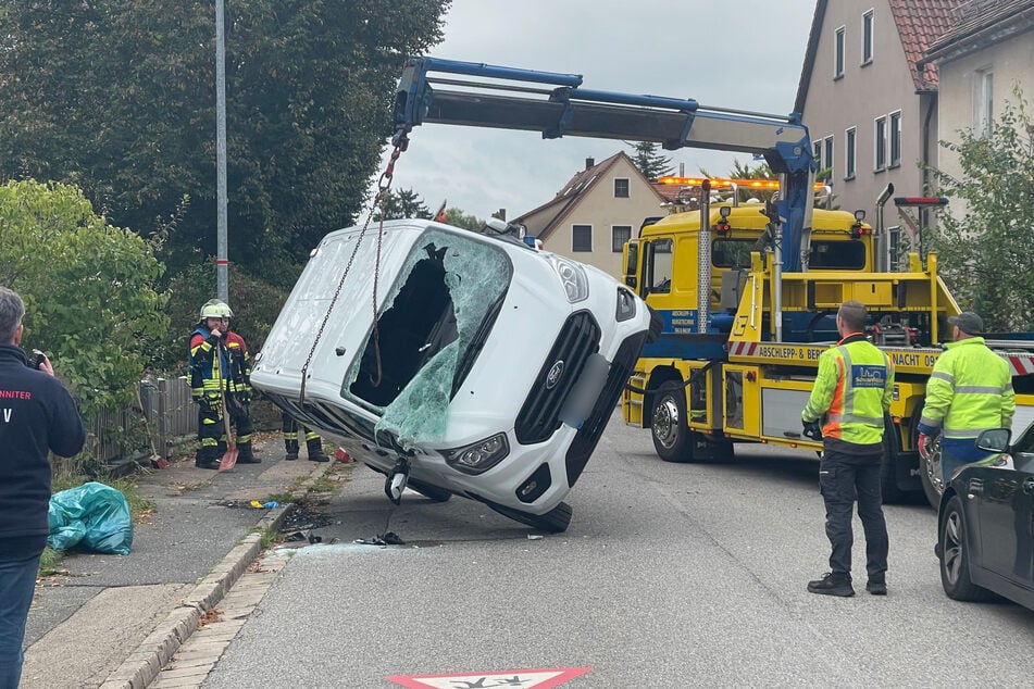 Das Fahrzeug musste geborgen werden. Dazu wurde die Nördlinger Straße gesperrt.