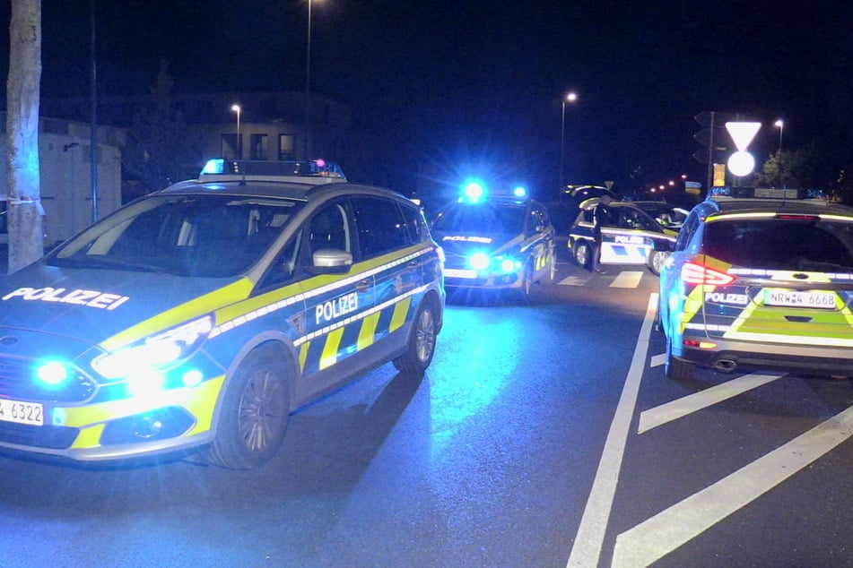 Die Polizei war schnell mit mehreren Streifenwagen vor Ort, die Täter entkamen aber dennoch.