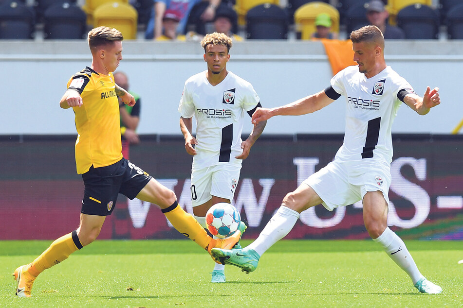 Julius Kade (l., gegen Stefan Kutschke) stand sofort in der Startelf und knüpfte an die Leistungen aus der Vorsaison nahtlos an.
