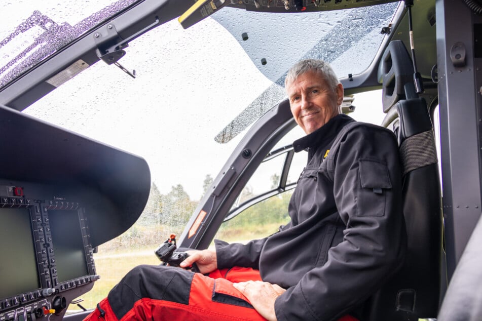 Mario Hartmann, Pilot und Stationsleiter, freut sich über den neuen Hubschrauber.