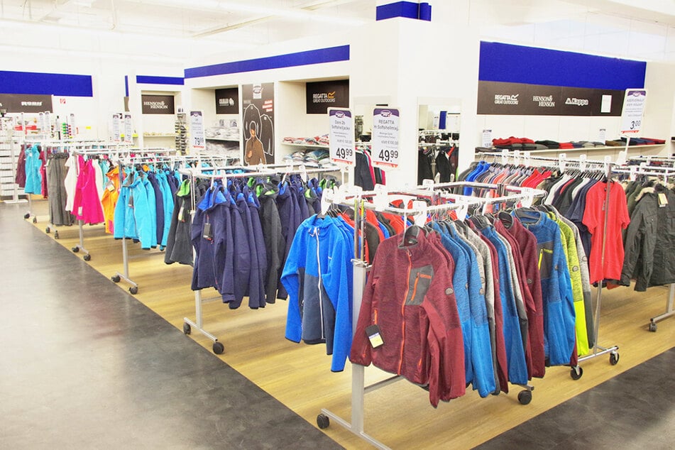 Jacken wie diese von bekannten Marken sind bei Personalshop richtig stark reduziert.