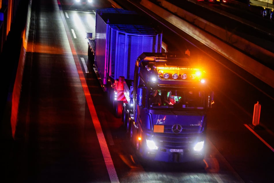 Der zweite Castor-Transport von Jülich nach Ahaus ist in der Nacht auf Mittwoch gestartet.
