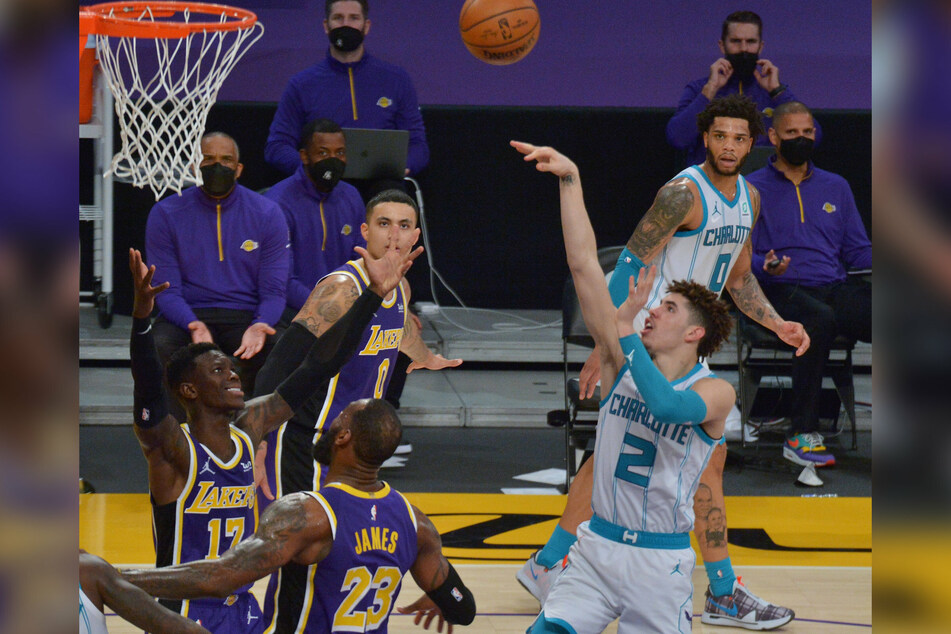 Charlotte Hornets guard LaMelo Ball shooting in a game against the LA Lakers.