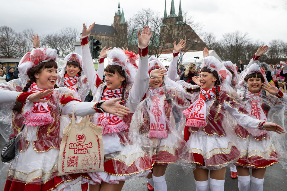 Nach mehreren Jahren der Abstinenz kann in Erfurt wieder der Karnevalsumzug gefeiert werden. (Archivbild)