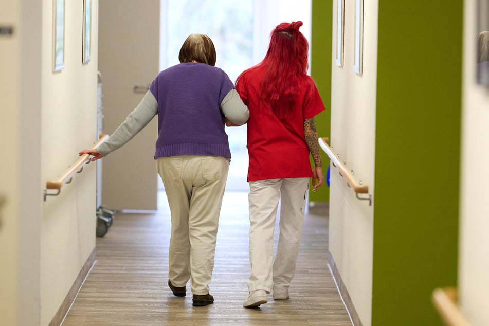 Weniger Personal: In den Betreuungseinrichtungen kümmern sich heute weniger Pflegekräfte um mehr Menschen als noch vor einigen Jahren.