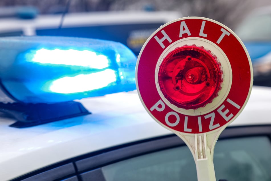 Die Polizeikontrolle endete für alle Beteiligten wohl anders als erwartet. (Symbolfoto)