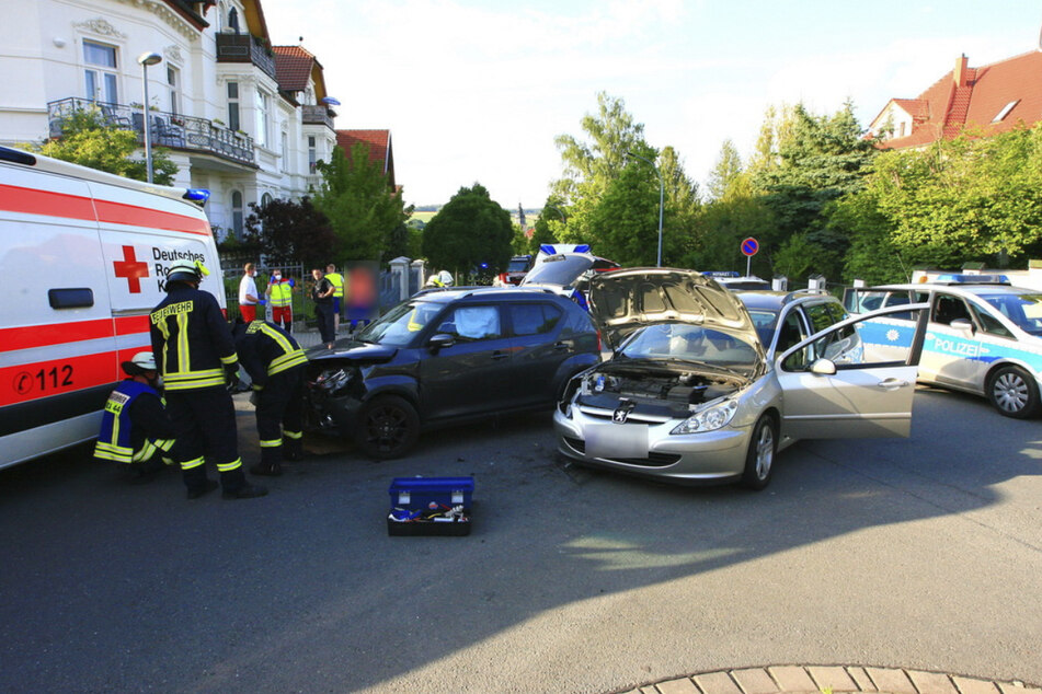 An einer Kreuzung in der Sondershäuser Innenstadt hatte es am Montagabend gekracht. Zwei Menschen verletzten sich schwer.