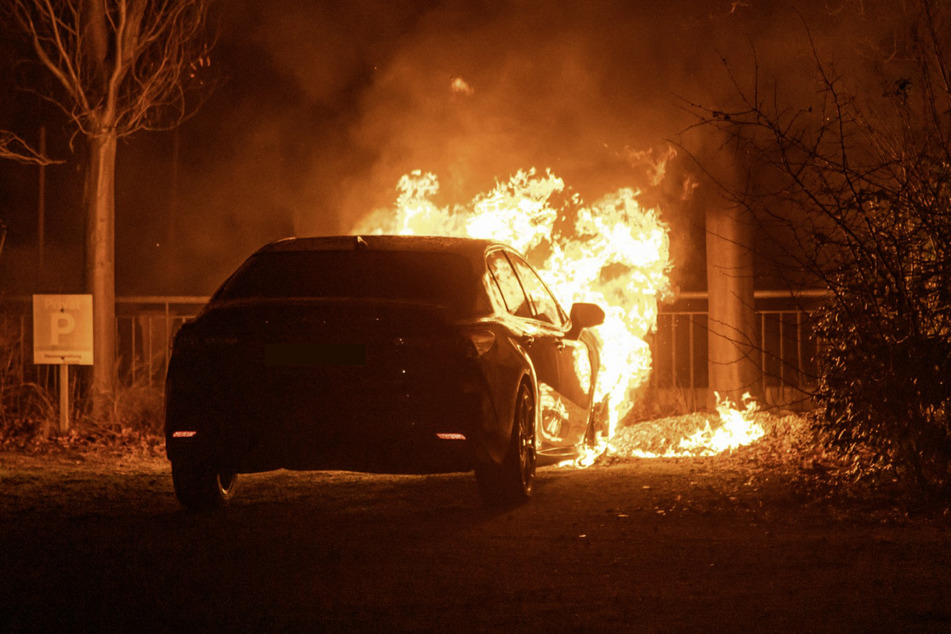 Aus noch ungeklärter Ursache kam es in Bischofswerda zu einem Brand an einem Toyota Camry.