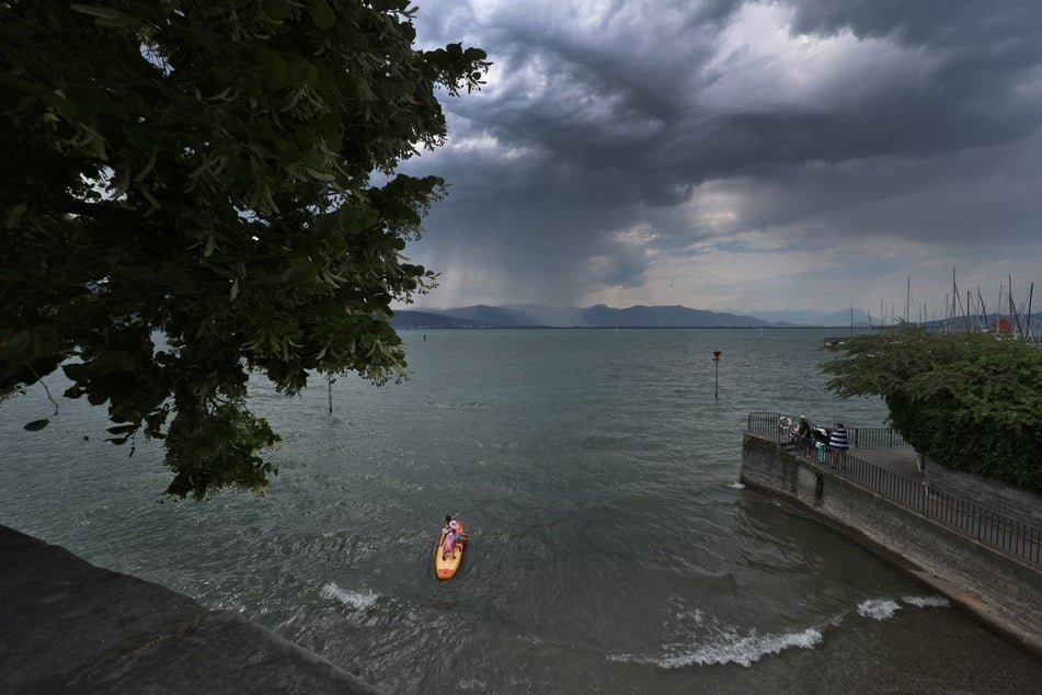 Sieben Menschen von sinkendem Floß auf dem Bodensee gerettet