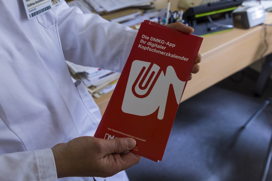 Prof. Dr. med. Gudrun Goßrau empfiehlt die DMKG-App zur Dokumentation von Kopfschmerzen, um mögliche Muster und Auslöser besser erkennen zu können.