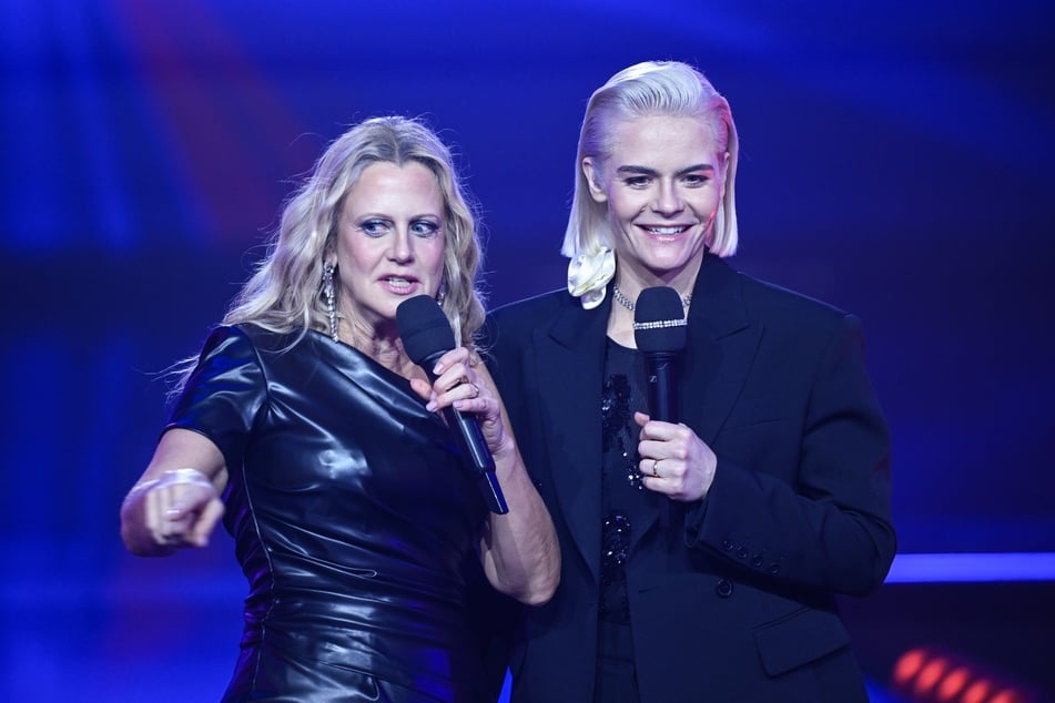 Barbara Schöneberger (52) und Brugger beim Vorentscheid zum Eurovision Song Contest im Studio.