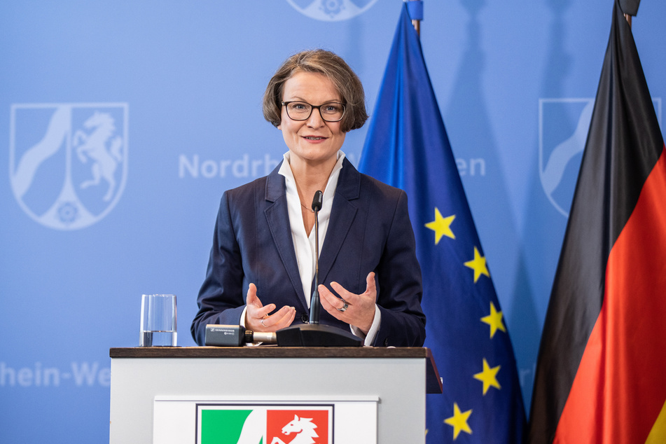 NRW-Bauministerin Ina Scharrenbach hat sich in häusliche Quarantäne begeben.