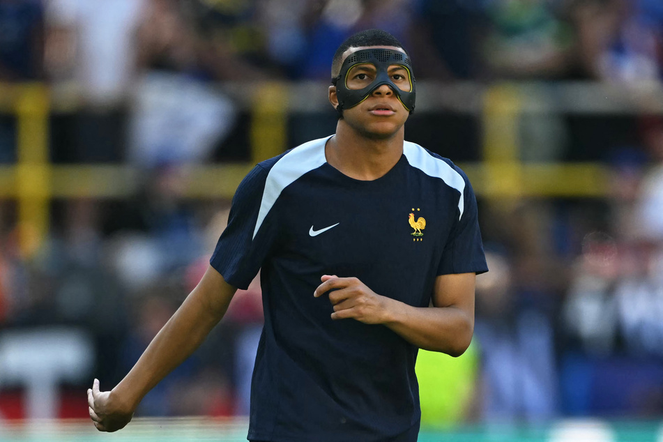 Bei Frankreich ist Maskenmann Kylian Mbappé zurück in der Startelf der Franzosen.