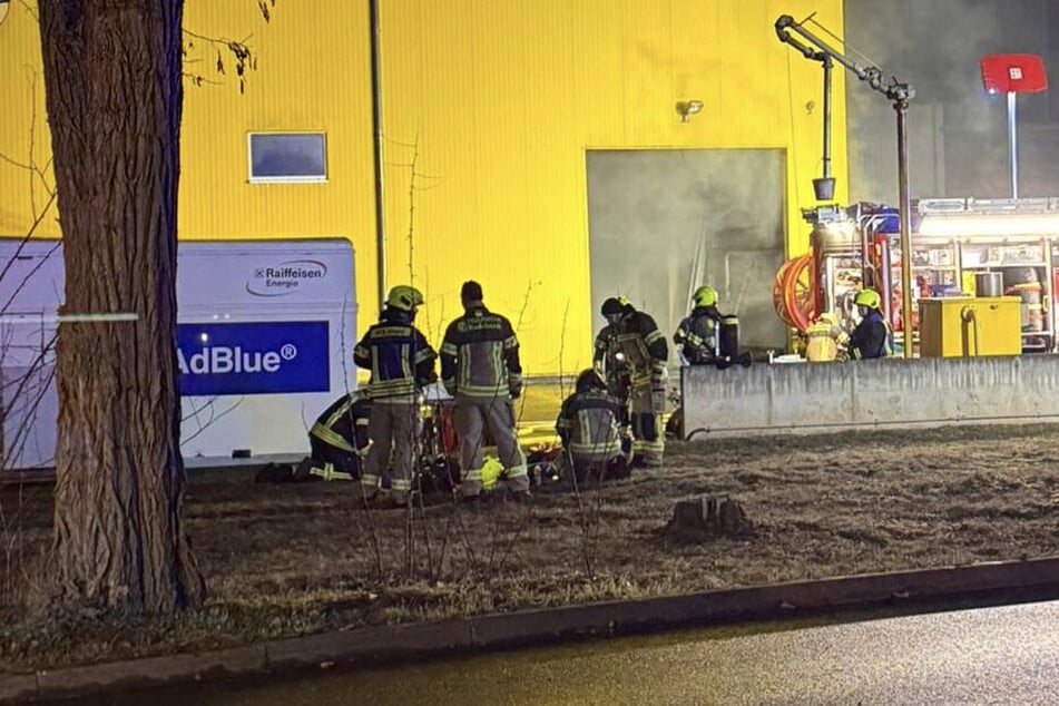 Feuer im Industriegebiet: Silo mit Biodiesel brennt