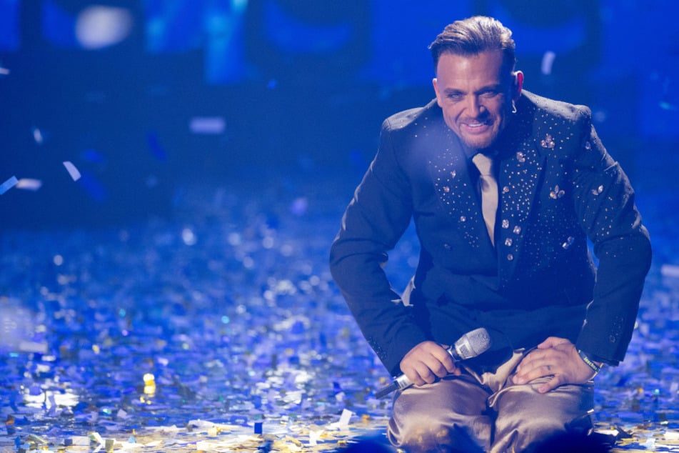 16 Jahre nach dem verlorenen Finale gegen Mehrzad Marashi ist Menowin Fröhlich auf dem "DSDS"-Thron.