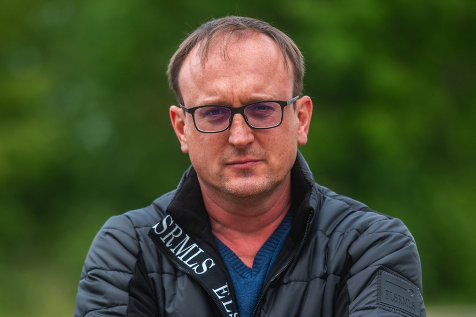 SPD-Stadtrat Jörg Vieweg (49) möchte Bürgern beim Anschluss an die Kanalisation helfen.