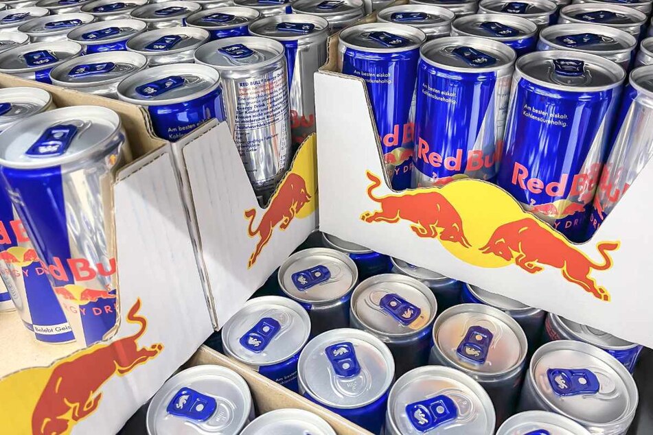 Laut Werbung verleiht der Energy-Drink Flügel. Gleich 1000 Dosen davon wurden in Dresden aus einem Keller geklaut.