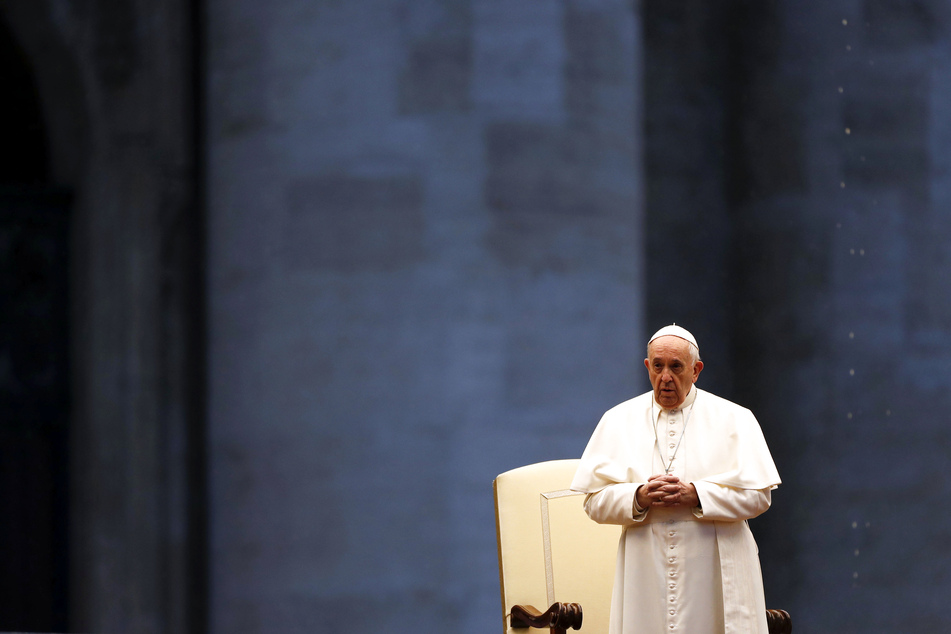 Papst Franziskus erteilt auf dem wegen der Coronavirus-Pandemie leeren Petersplatz den Sondersegen «Urbi et Orbi» (der Stadt und dem Erdkreis).