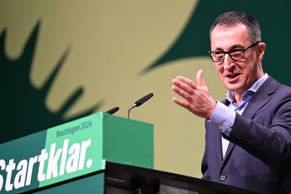 Die Kurve zeigt wieder nach oben! Umfrage lässt Grüne mit Özdemir hoffen