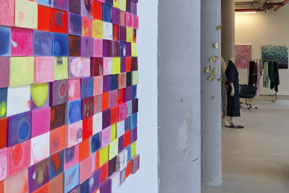 Die Kunstwerke von Tanja Thordsen sind noch bis Ende des Monats am Alten Wall 12 zu sehen.