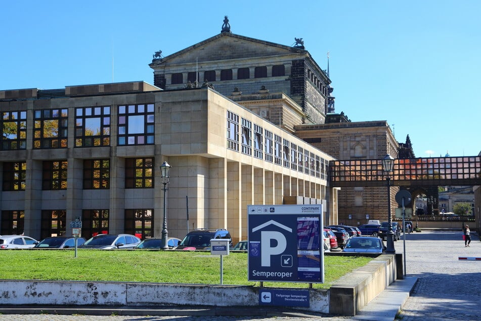 Preislich unschlagbar: In der Tiefgarage Semperoper zahlen Autofahrer nur 1,50 Euro die Stunde.