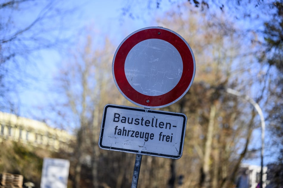 Auf der Stelzendorfer Straße kommt es ab Montag zu einer Vollsperrung. (Symbolfoto)