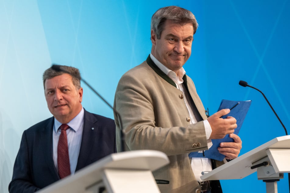 Christian Bernreiter (58, CSU, l.), Staatsminister für Wohnen, Bau und Verkehr, und Markus Söder (55, CSU), Ministerpräsident von Bayern.