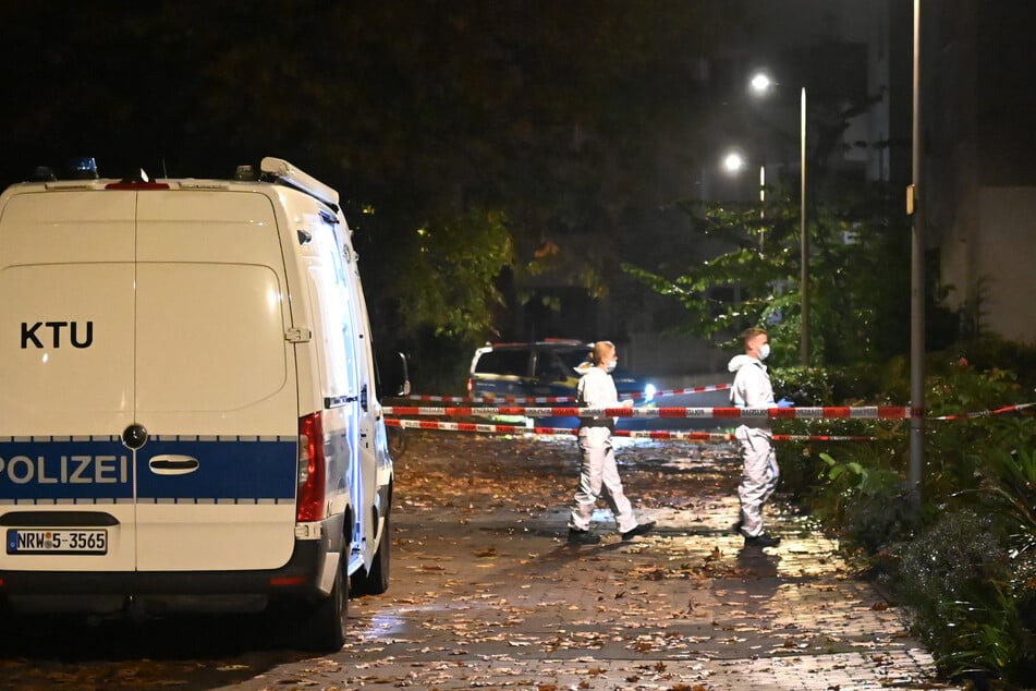 Die Spurensicherung im Einsatz: In Dorsten wurde eine 24-Jährige tot in ihrer Wohnung aufgefunden.