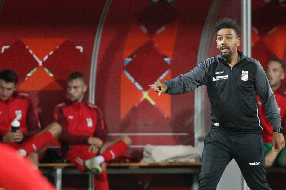 RWE-Trainer Manuel Rost und seine Mannschaft müssen pausieren. Grund dafür sind mehrere Corona-Fälle innerhalb der Mannschaft.